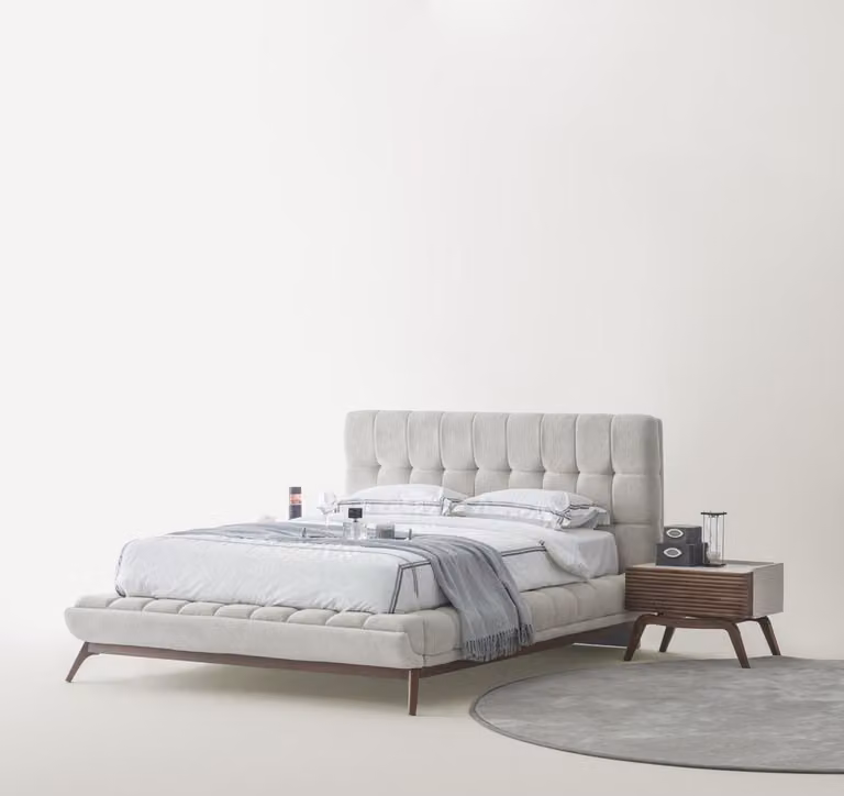 Meble: łóżko, stolik nocny, zestaw. Nowoczesny, jasnoszary, brązowy. Elegancki design