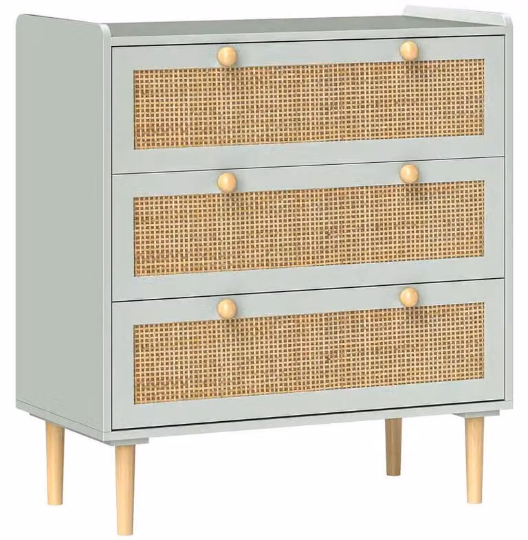 Komoda w stylu boho, wykonana z rattanu, z 3 szufladami – idealna do przechowywania w salonie, przedpokoju lub wejściu. Posiada drewnianą konstrukcję i jest utrzymana w kolorze khaki