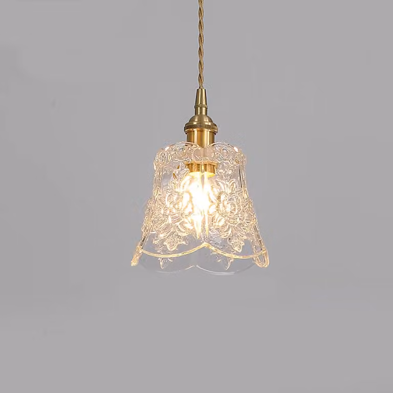 Lampa wisząca w stylu vintage, gwint E27, z szklanym kloszem z grawerami i elementami w kolorze mosiądzu - lampa wisząca retro