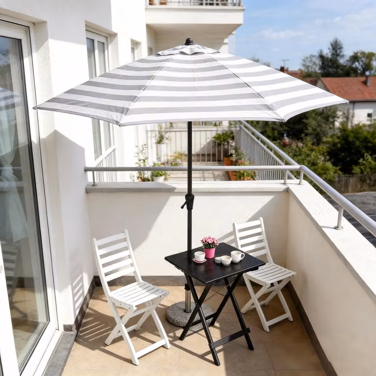 Parasol balkonowy Sekey, półokrągły, 270 cm – parasol z korbką, parasol typu marketowego, ochrona przeciwsłoneczna UV50+ na balkon, do ogrodu, na podwórko, do kawiarni, w szaro-białe paski