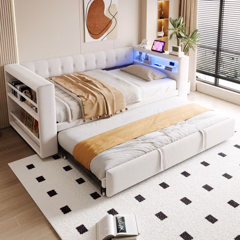 Rozkładana sofa Fliek 90 x 190 cm/180 x 190 cm z gniazdkiem elektrycznym, łóżko tapicerowane pojedyncze z skórą i wysuwanym łóżkiem, łóżko dzienne z półką, flanela, beżowe