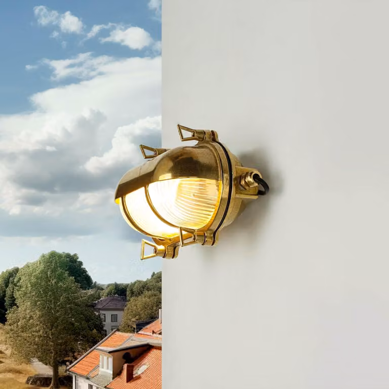 Lampa zewnętrzna ścienna, mosiężna, z żebrowanym szkłem, IP64, gwint E27, szerokość 21 cm, styl morski