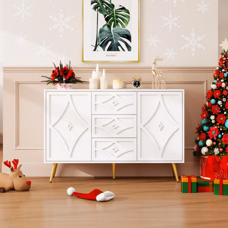 Elegancka biała komoda 120×40×80 cm z wzorem rombów, 3 szufladami i 2 drzwiami, złote nóżki, idealna do salonu i sypialni.
