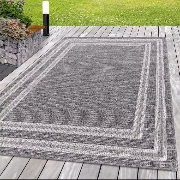 Sisalowa mata zewnętrzna w kolorze szarym, o wymiarach 80x150 cm, odporna na promieniowanie UV i zapewniająca komfort
