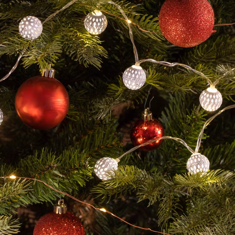 COM-FOUR® 2x lampki choinkowe LED z bombkami - Lampki choinkowe ze światłem LED - Oświetlenie dekoracyjne na Boże Narodzenie, urodziny, wesele lub imprezę