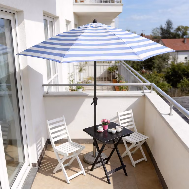 Parasol balkonowy Sekey, półokrągły, 270 cm – parasol z korbką, parasol targowy, ochrona przeciwsłoneczna UV50+ na balkon, do ogrodu, na podwórko, do kawiarni, w niebiesko-białe paski