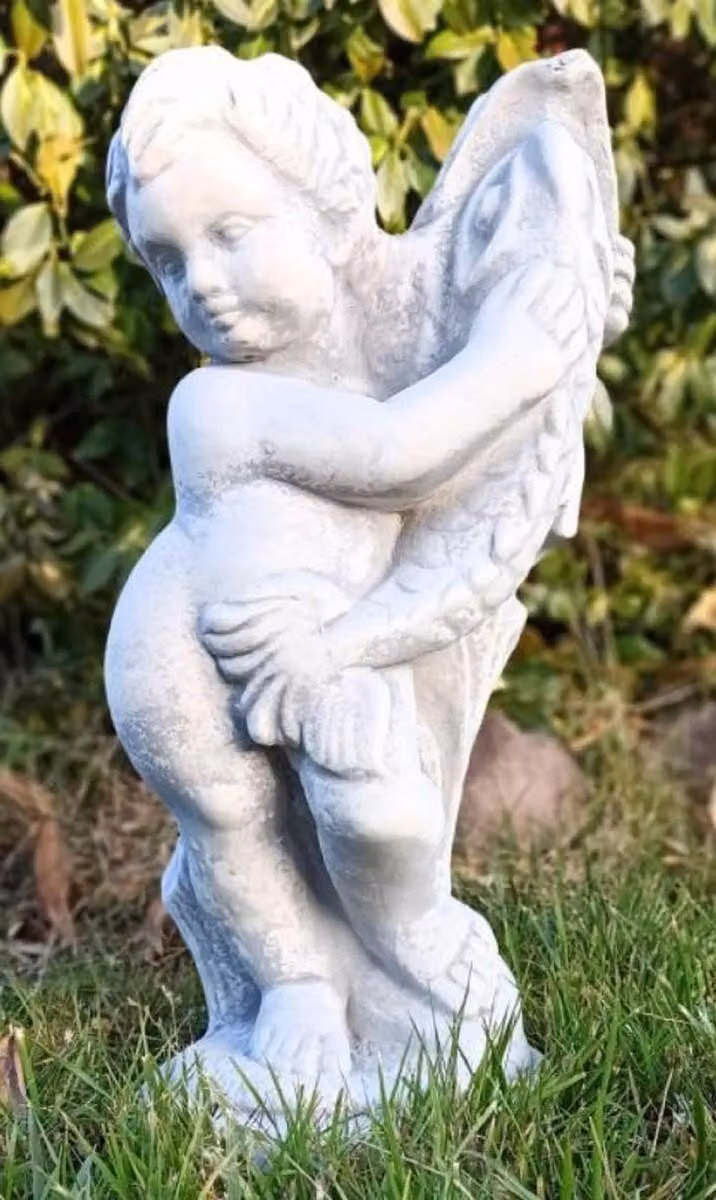 Casa Padrino Secesyjna rzeźba gargulca chłopiec z rybą szary wys. 48 cm - Elegancka kamienna figura gargulca - Barokowe i secesyjne akcesoria do dekoracji ogrodu