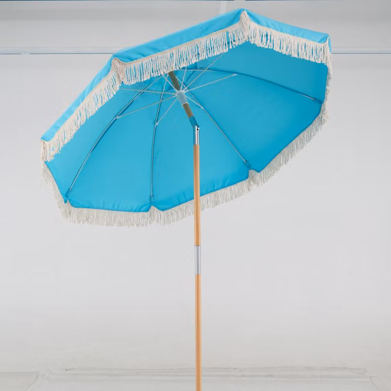 Parasol KOMFOTTEU Boho, parasol plażowy o średnicy 180 cm z frędzlami, automatycznym przyciskiem otwierającym i środkowym drążkiem z drewna bukowego, z możliwością pochylania o 30° w obie strony, parasol tarasowy do ogrodu, balkonu i tarasu