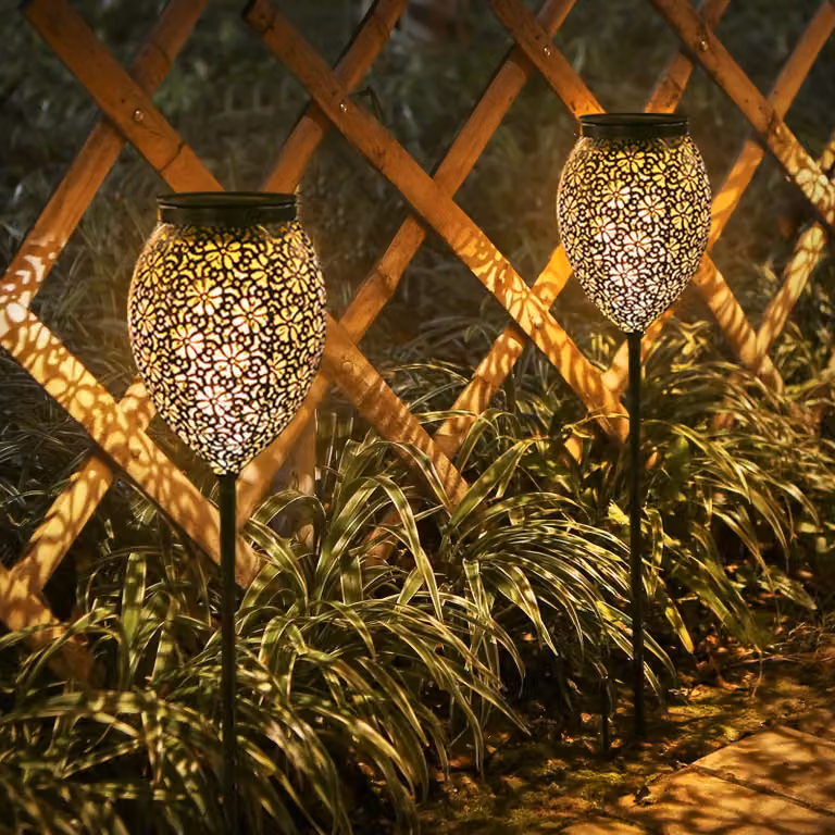 JOYCREATOR Metalowe lampy solarne do użytku zewnętrznego, 2 sztuki, wodoszczelne (IP65), lampy solarne do ogrodu, tarasu, balkonu, ciepła barwa, orientalny design, zestaw 2 sztuki, dekoracyjne lampy solarne LED
