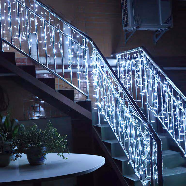 TolleTour 10 m, 200 diod LED, łańcuch świetlny „Eisregen”, kurtyna świetlna LED, 8 trybów pracy, IP44, wodoodporna, dekoracja świąteczna, imprezy, ogród, światło białe zimne