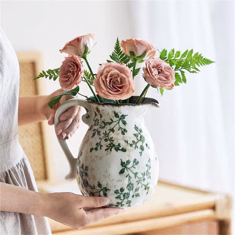 Dekoracyjne ceramiczne wazony do wnętrz w stylu vintage i nowoczesnym