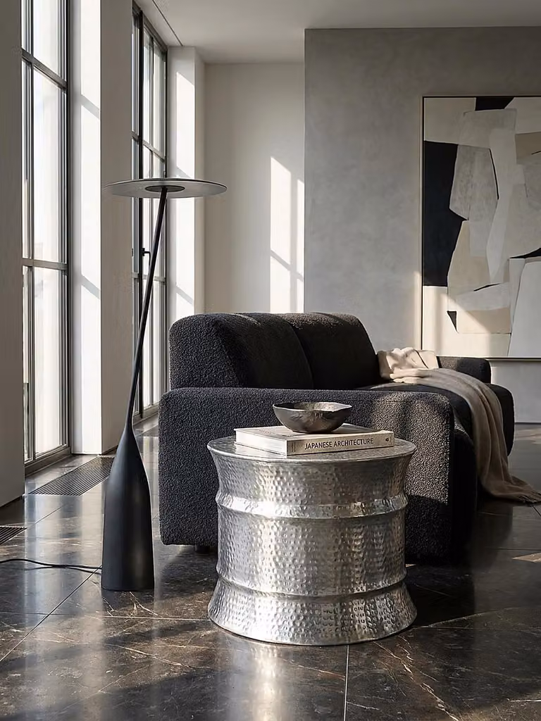 Stolik kawowy 62x41x62cm aluminiowy srebrny stolik boczny orientalny okrągły | płaski młotkowany metalowy stolik rozkładany | designerski stolik do salonu nowoczesny | stolik do salonu indyjski stolik do salonu mały