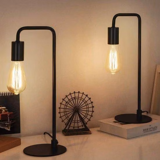 Lampa stołowa przemysłowa - lampka nocna, oświetlenie biurka - lampa dekoracyjna - minimalistyczny design - wysokość 40 cm - kolor czarny