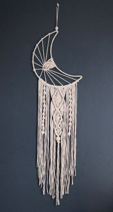 Unyqoos® Makrama – dekoracyjny wieszak do ściany w stylu boho, ręcznie robiony z 100% bawełnianego sznurka pochodzącego z recyklingu, wymiary: 25 x 90 cm