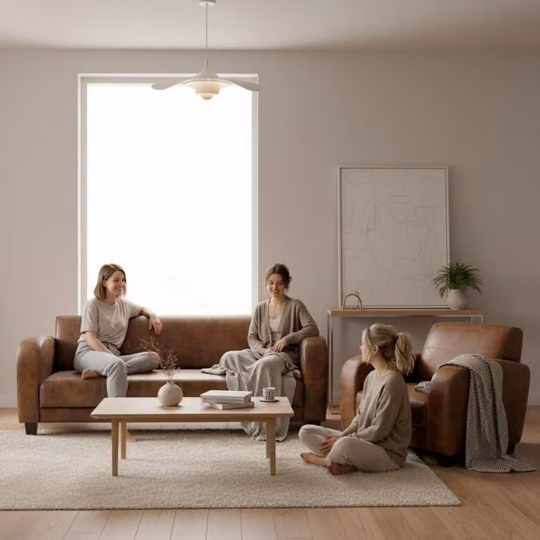 Brązowy zestaw do salonu: 3-osobowa sofa skórzana oraz fotel, design