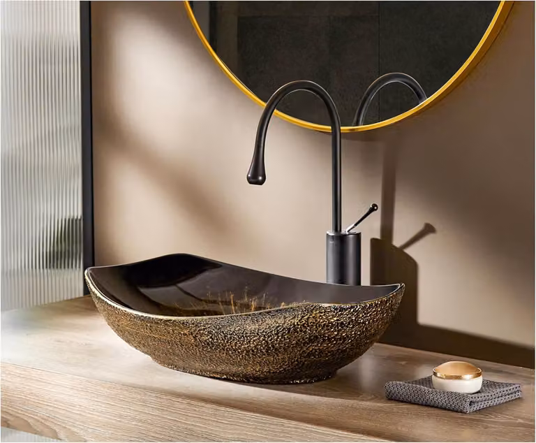 WYMIARY: 56,5 x 40,3 cm. Umowa na blat w łazience, umywalka, porcelanowa misa, umywalka w stylu vintage, kolor złoty