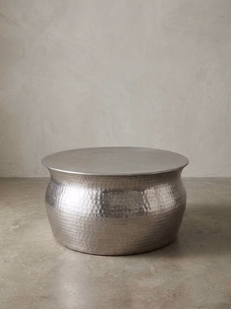 Stolik kawowy 60x30,5x60cm aluminiowy srebrny stolik boczny orientalny okrągły, płaski młotkowany metalowy stolik do sofy, designerski stolik do salonu nowoczesny, stolik do salonu indyjski stolik do salonu mały